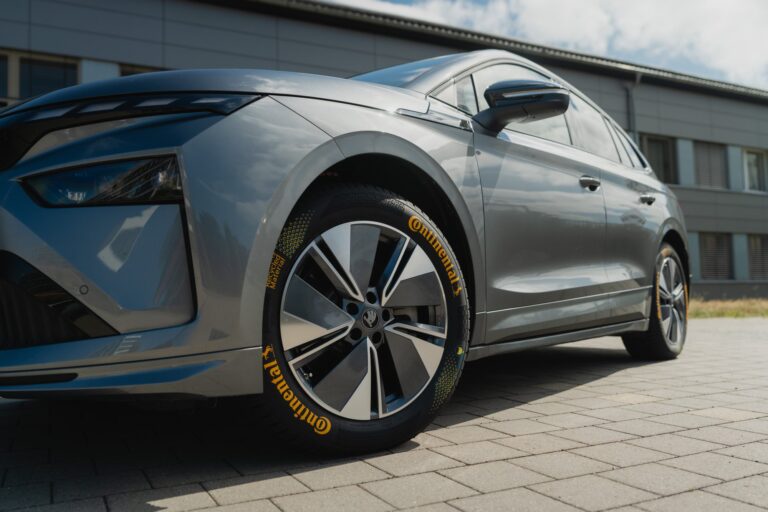 Il pneumatico concept Continental ZEvRA utilizza il 43% di materiali riciclati e ottiene la massima valutazione UE per la resistenza al rotolamento